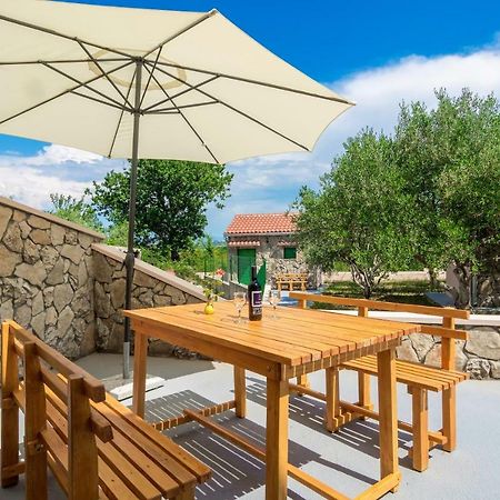 Vacation House Maslina Rupalj Exterior foto