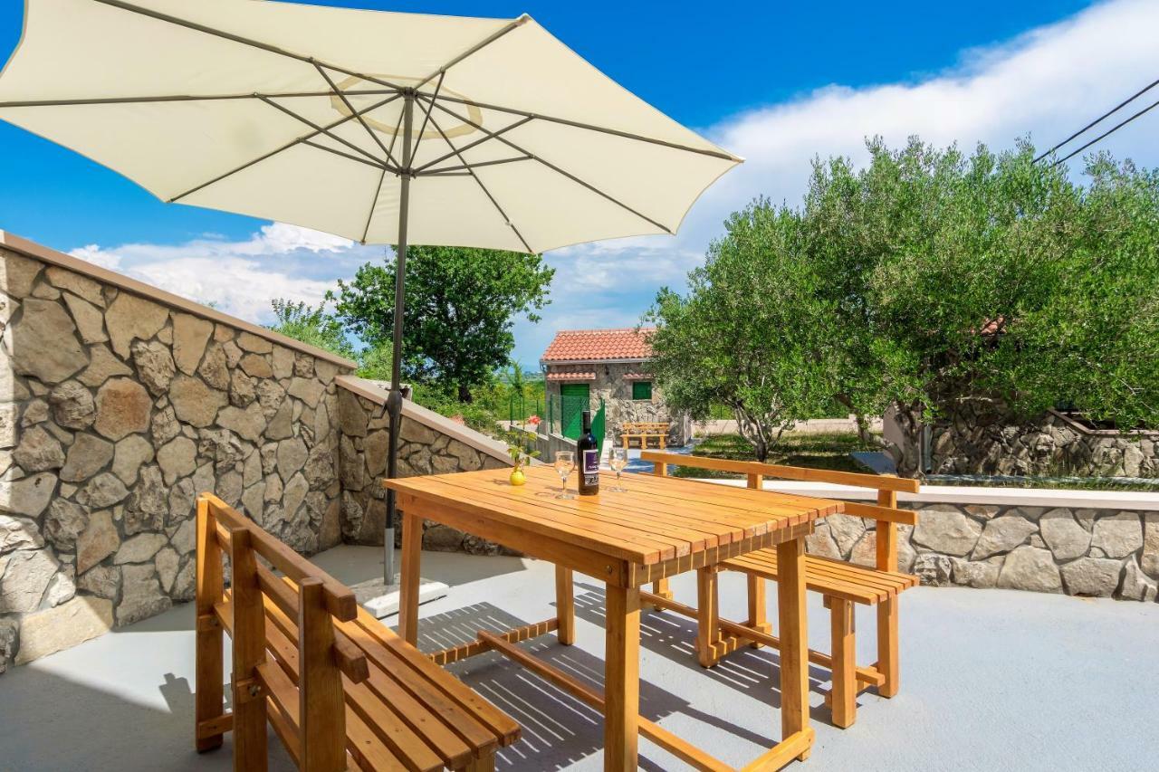 Vacation House Maslina Rupalj Exterior foto