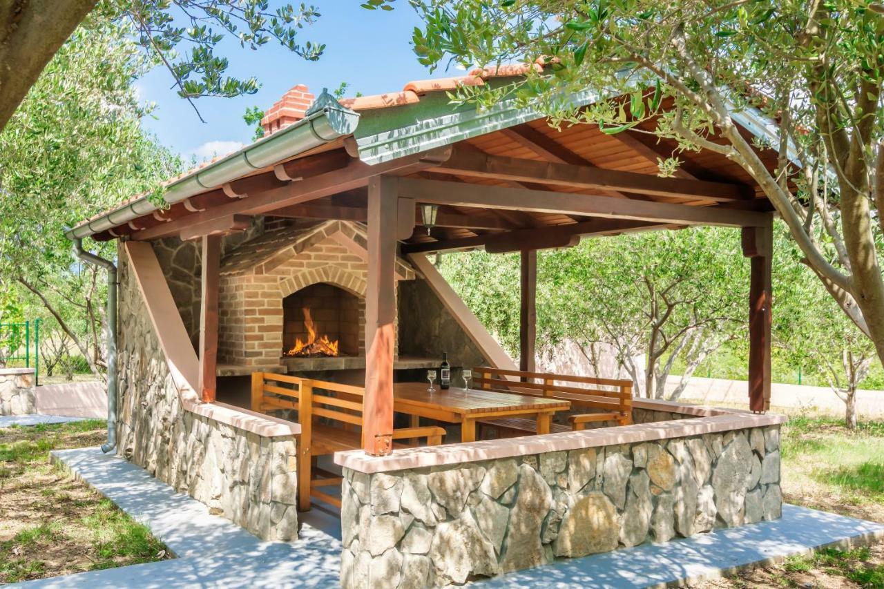 Vacation House Maslina Rupalj Exterior foto