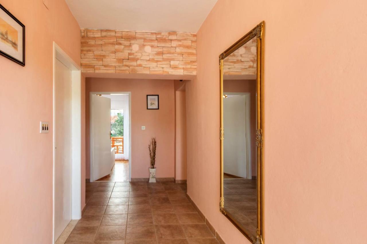 Vacation House Maslina Rupalj Exterior foto