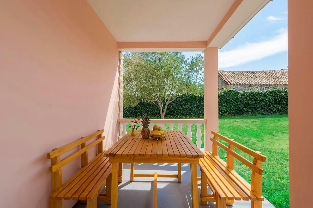 Vacation House Maslina Rupalj Exterior foto