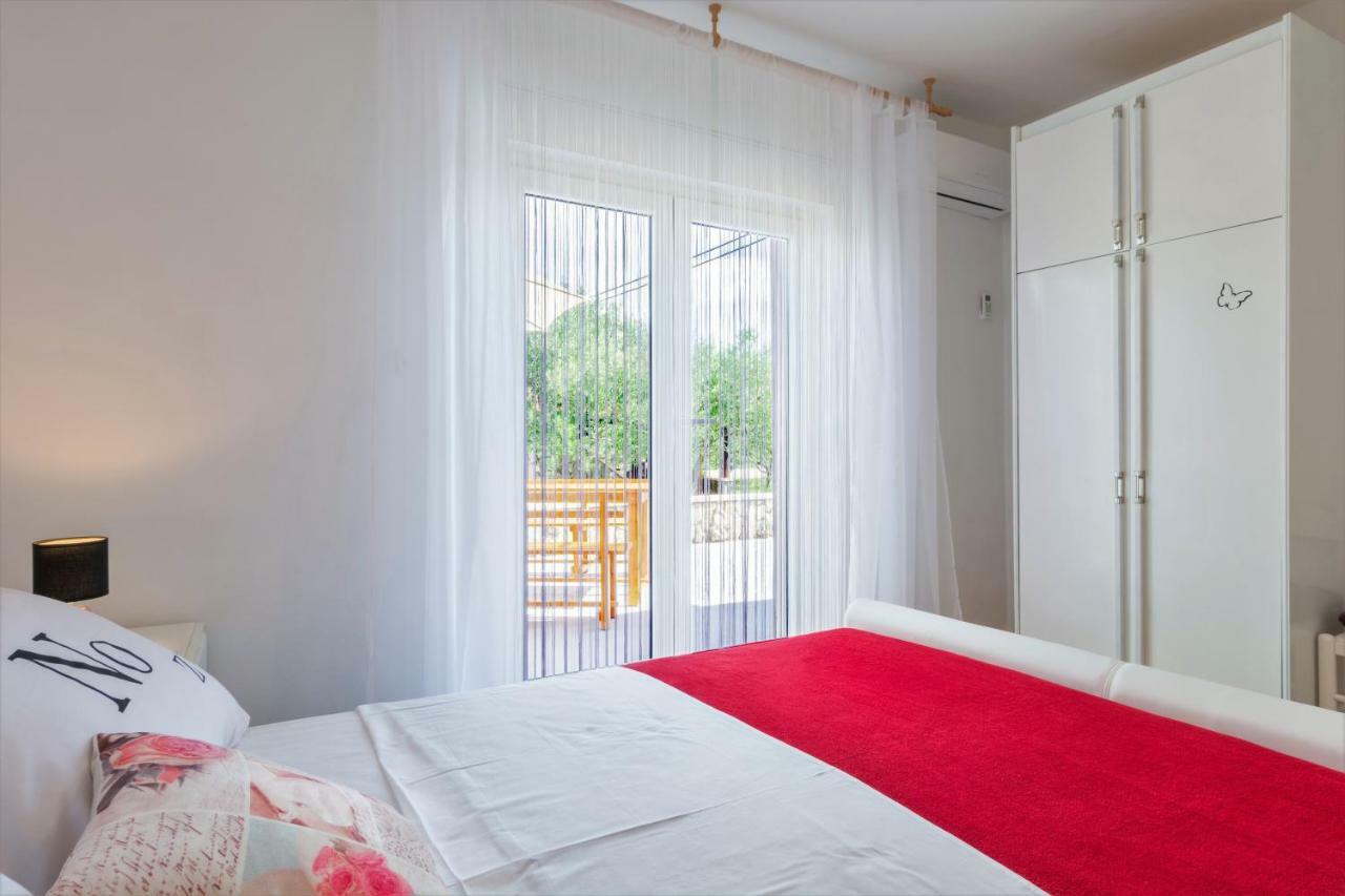 Vacation House Maslina Rupalj Exterior foto