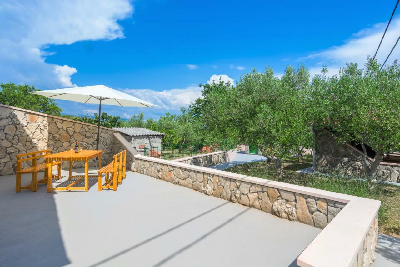 Vacation House Maslina Rupalj Exterior foto