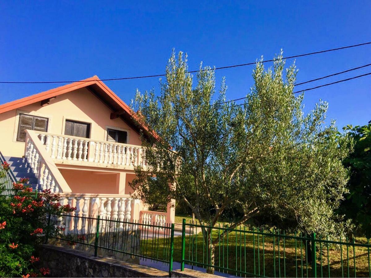 Vacation House Maslina Rupalj Exterior foto