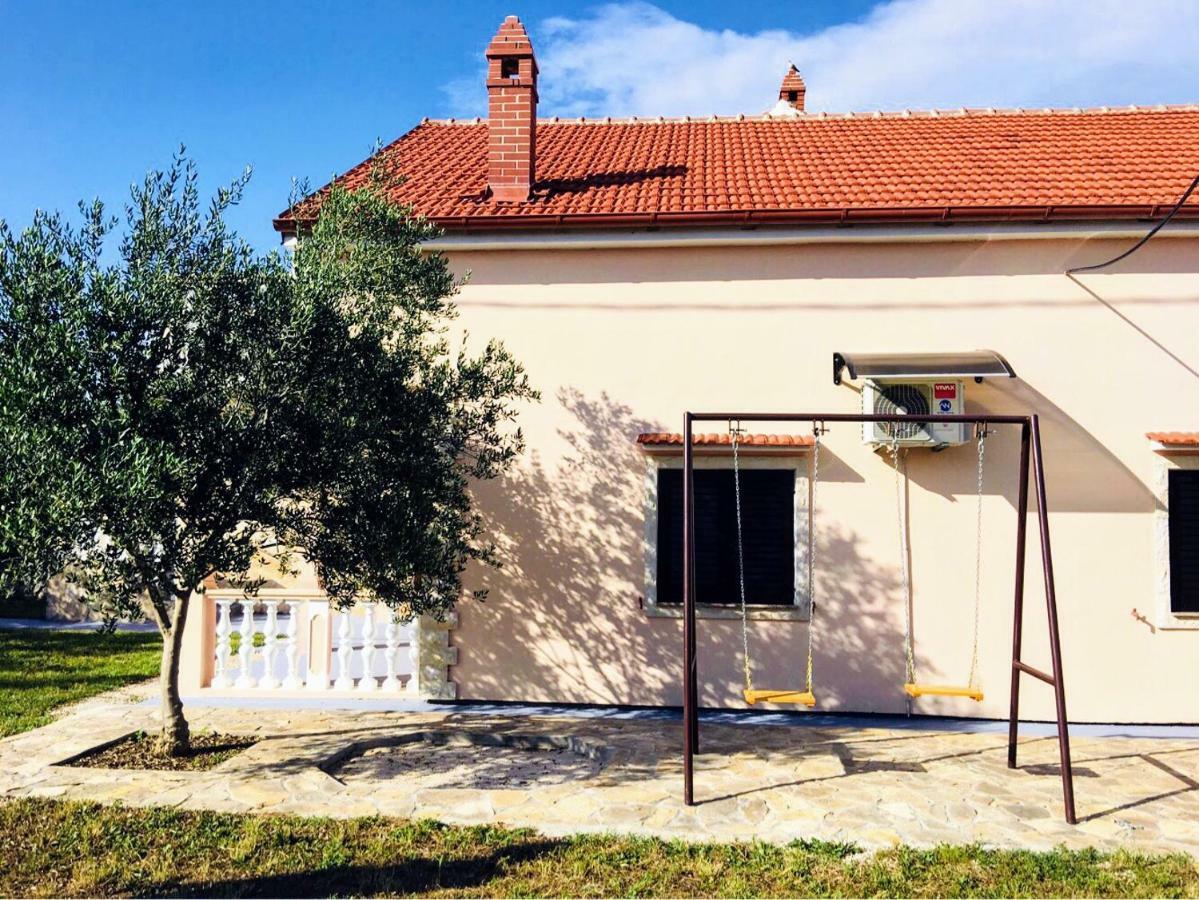 Vacation House Maslina Rupalj Exterior foto
