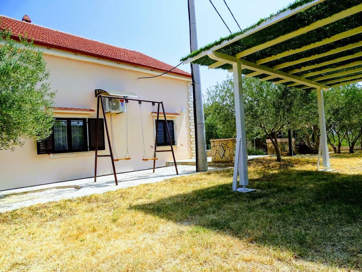 Vacation House Maslina Rupalj Exterior foto